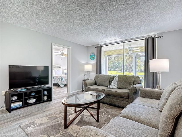 200 Turtle Lake CT 109, Naples, FL 34105