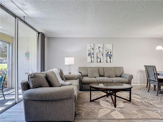 200 Turtle Lake CT 109, Naples, FL 34105