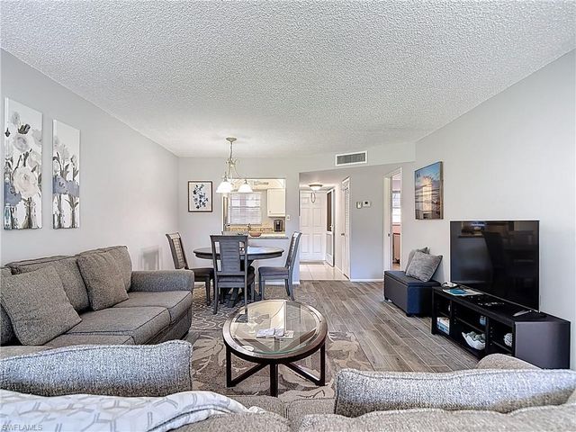 200 Turtle Lake CT 109, Naples, FL 34105