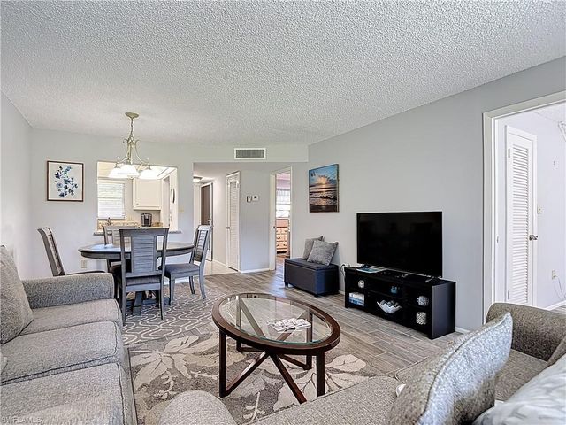 200 Turtle Lake CT 109, Naples, FL 34105