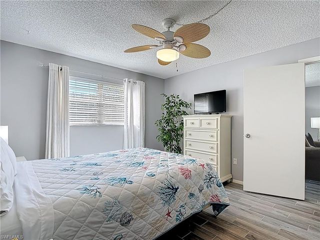 200 Turtle Lake CT 109, Naples, FL 34105