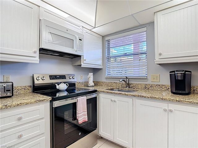 200 Turtle Lake CT 109, Naples, FL 34105