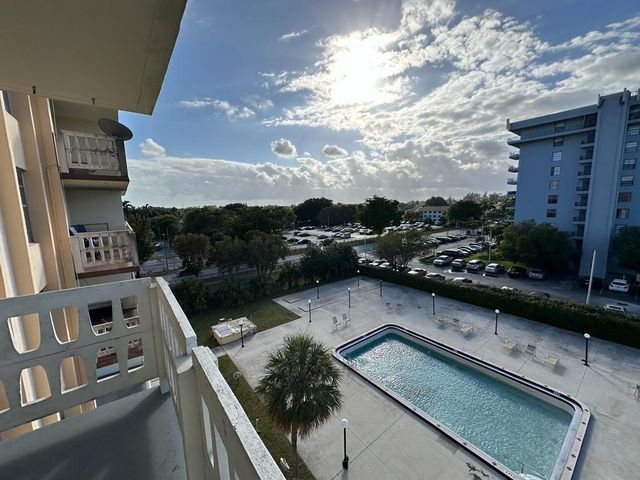 15600 NW 7th Avenue 516, Miami, FL 33169