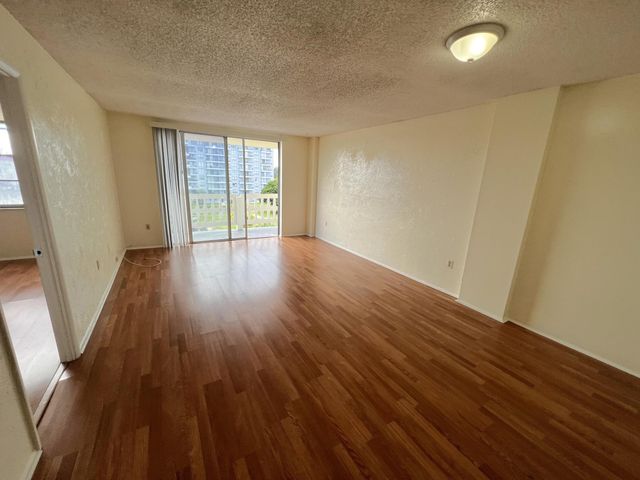 15600 NW 7th Avenue 516, Miami, FL 33169