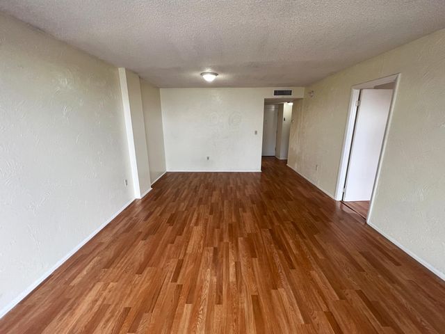 15600 NW 7th Avenue 516, Miami, FL 33169