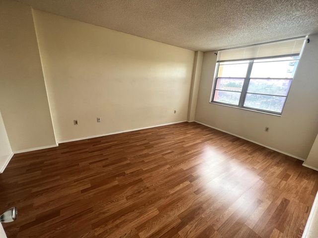 15600 NW 7th Avenue 516, Miami, FL 33169