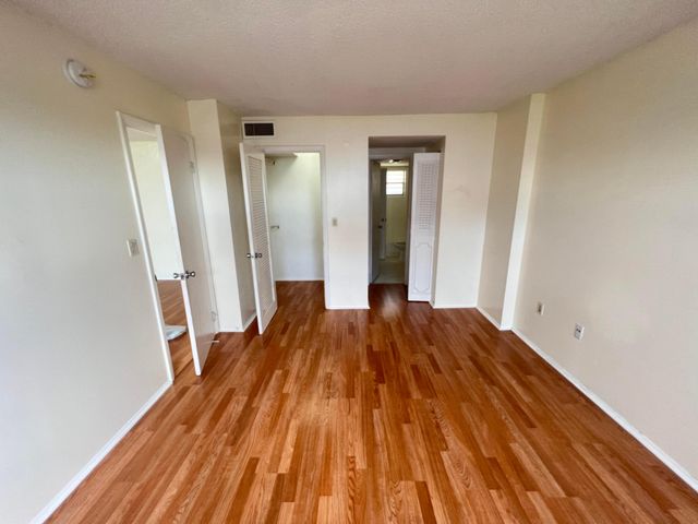 15600 NW 7th Avenue 516, Miami, FL 33169