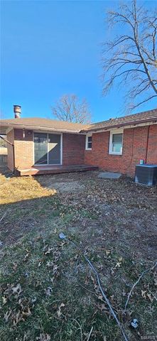 1606 Paris Drive, Godfrey, IL 62035