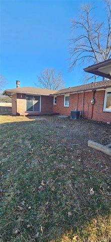 1606 Paris Drive, Godfrey, IL 62035