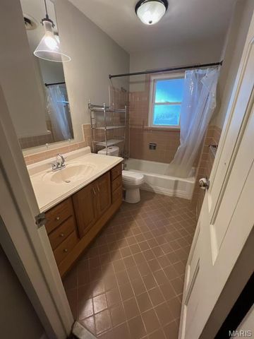 1606 Paris Drive, Godfrey, IL 62035