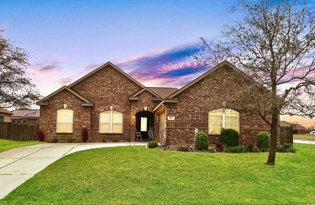 412 Lake Street, Red Oak, TX 75154