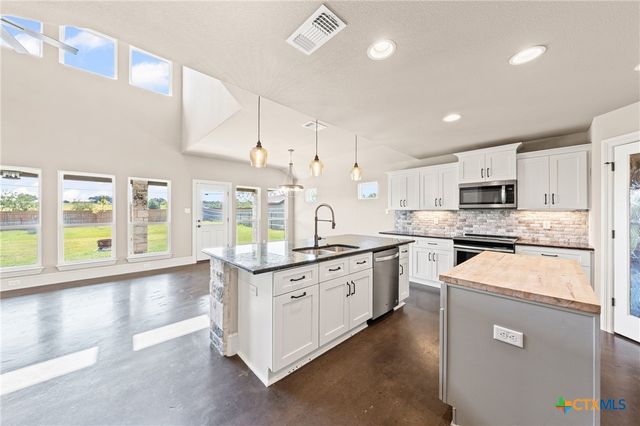 1052 Parkview Dr Way, Salado, TX 76571
