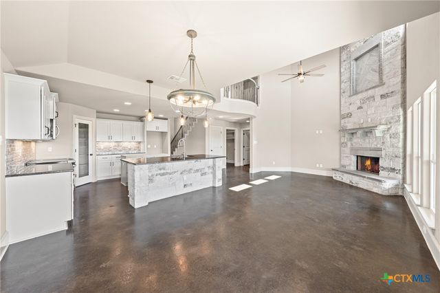 1052 Parkview Dr Way, Salado, TX 76571