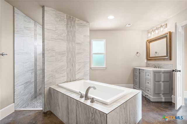 1052 Parkview Dr Way, Salado, TX 76571
