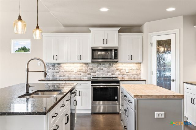1052 Parkview Dr Way, Salado, TX 76571