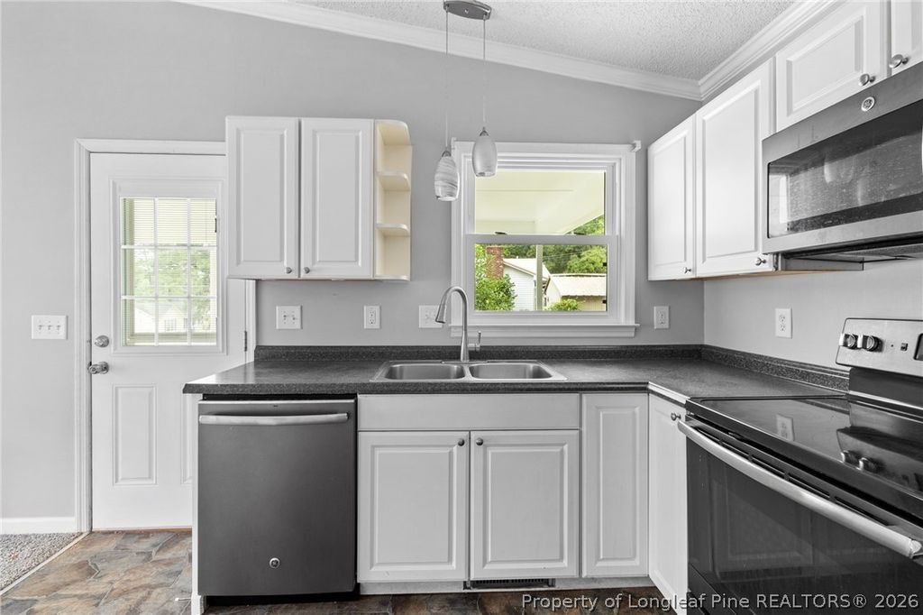 601 Woodclift Drive, Fayetteville, NC 28311 — photo 7