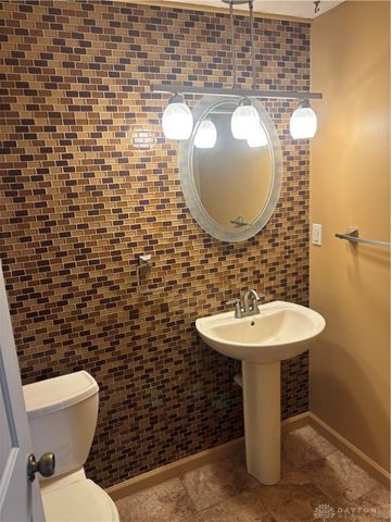 2616 S Kings Arms Circle, Dayton, OH 45440