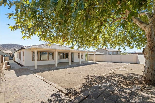 356 Tuffa Court, Perris, CA 92570