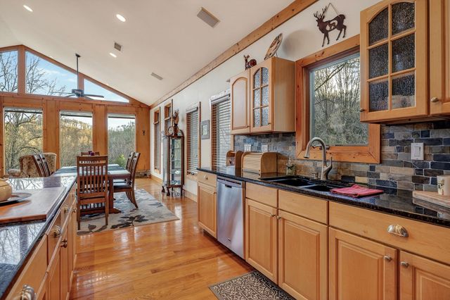 525 Harbor Dr, Lancaster, TN 38569