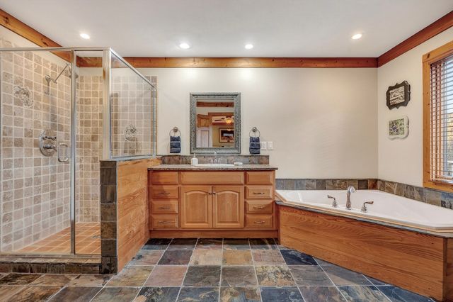 525 Harbor Dr, Lancaster, TN 38569