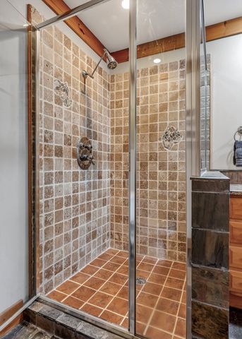 525 Harbor Dr, Lancaster, TN 38569