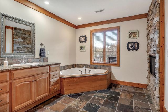 525 Harbor Dr, Lancaster, TN 38569