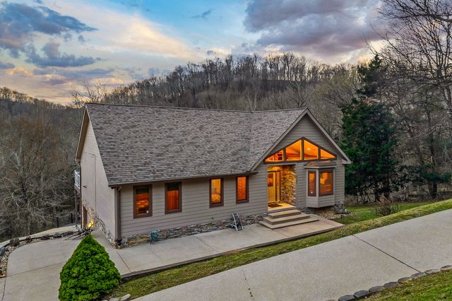 525 Harbor Dr, Lancaster, TN 38569