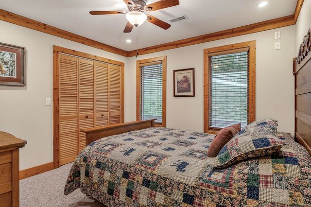 525 Harbor Dr, Lancaster, TN 38569