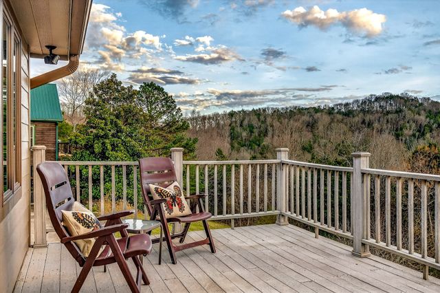 525 Harbor Dr, Lancaster, TN 38569