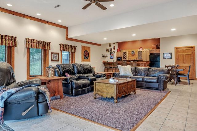 525 Harbor Dr, Lancaster, TN 38569