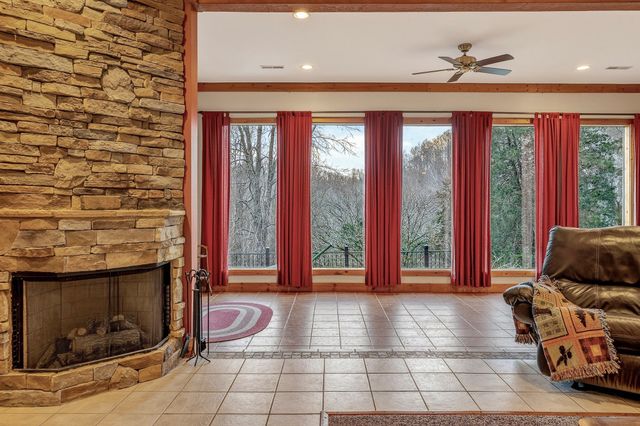 525 Harbor Dr, Lancaster, TN 38569