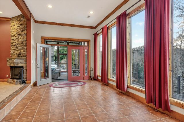 525 Harbor Dr, Lancaster, TN 38569