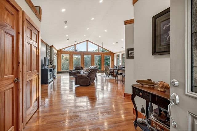 525 Harbor Dr, Lancaster, TN 38569