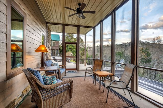 525 Harbor Dr, Lancaster, TN 38569