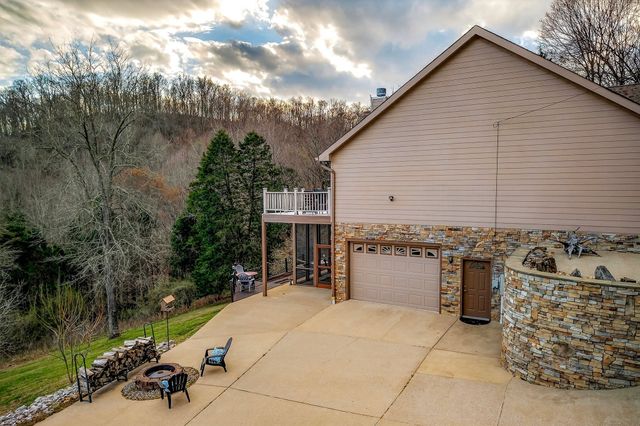525 Harbor Dr, Lancaster, TN 38569