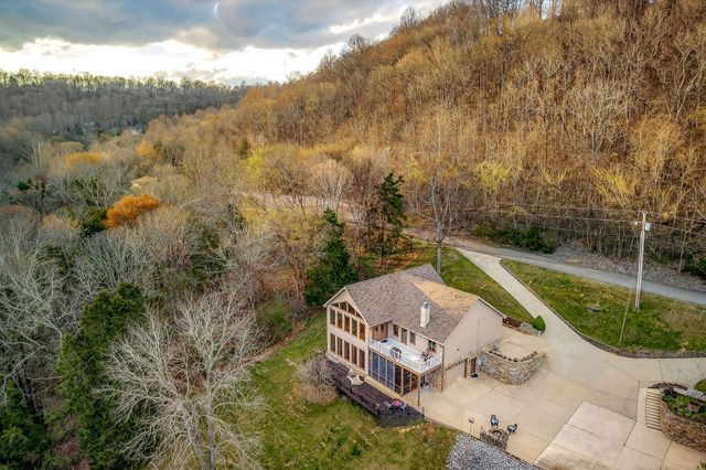 525 Harbor Dr, Lancaster, TN 38569