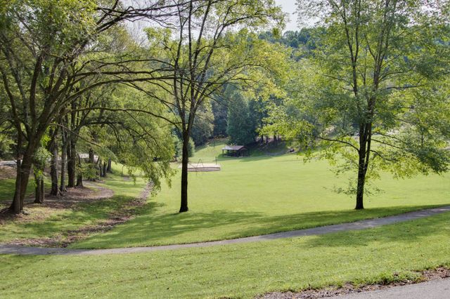 525 Harbor Dr, Lancaster, TN 38569