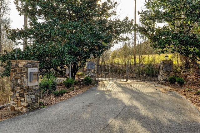 525 Harbor Dr, Lancaster, TN 38569