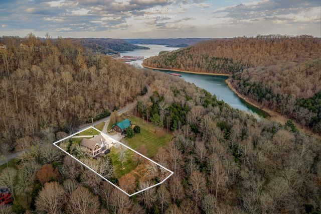 525 Harbor Dr, Lancaster, TN 38569