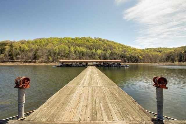 525 Harbor Dr, Lancaster, TN 38569