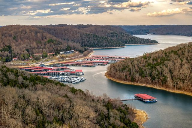 525 Harbor Dr, Lancaster, TN 38569