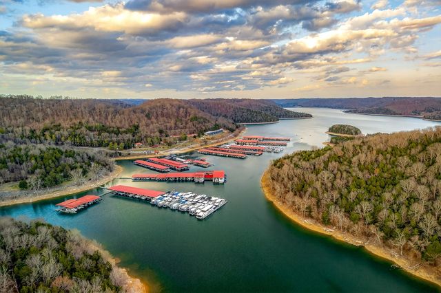 525 Harbor Dr, Lancaster, TN 38569