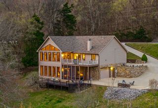 525 Harbor Dr, Lancaster, TN 38569