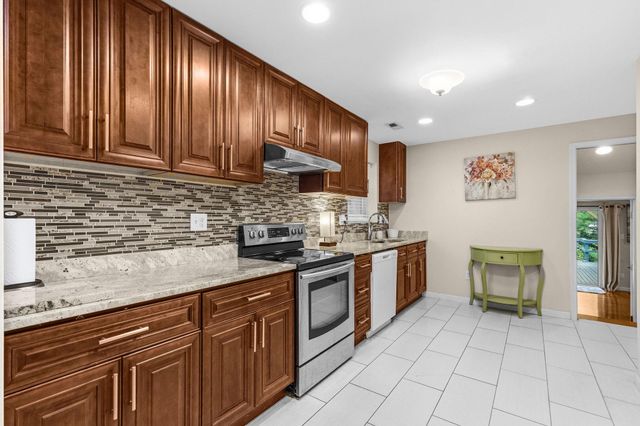 4012 TAYLOR DR, Fairfax, VA 22032