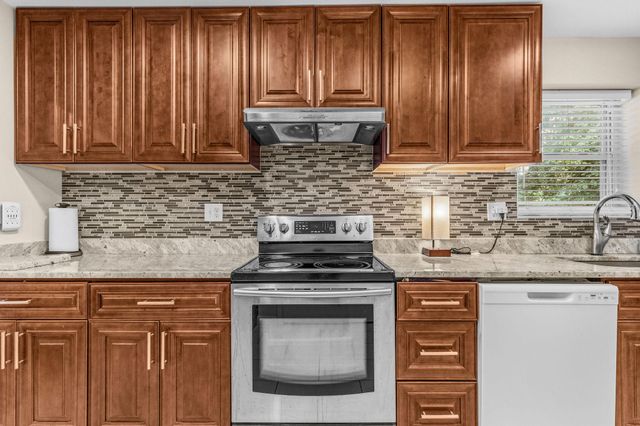 4012 TAYLOR DR, Fairfax, VA 22032