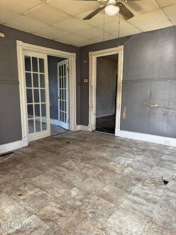 102 W 8th Avenue, Gloversville, NY 12078