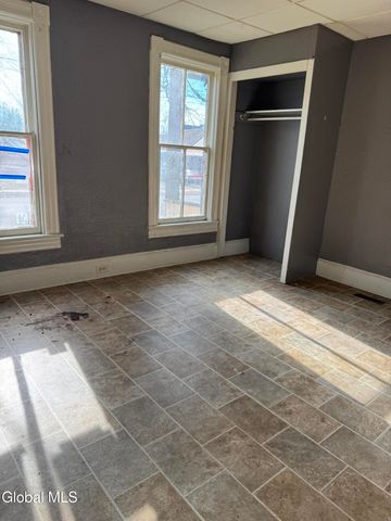 102 W 8th Avenue, Gloversville, NY 12078