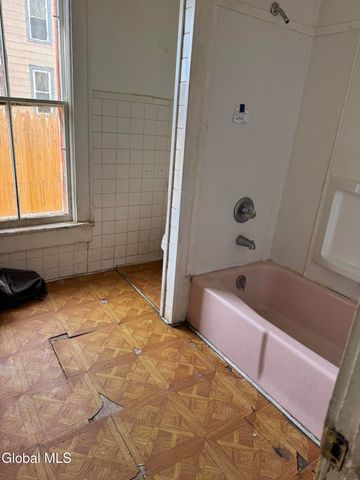 102 W 8th Avenue, Gloversville, NY 12078