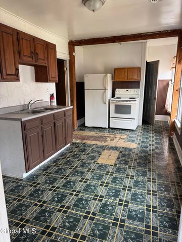 102 W 8th Avenue, Gloversville, NY 12078