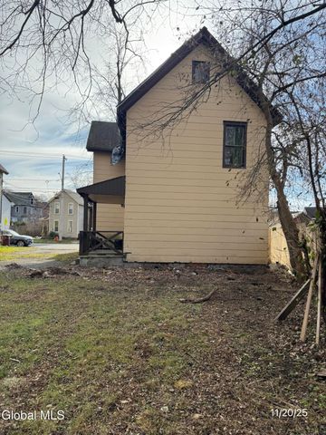 102 W 8th Avenue, Gloversville, NY 12078